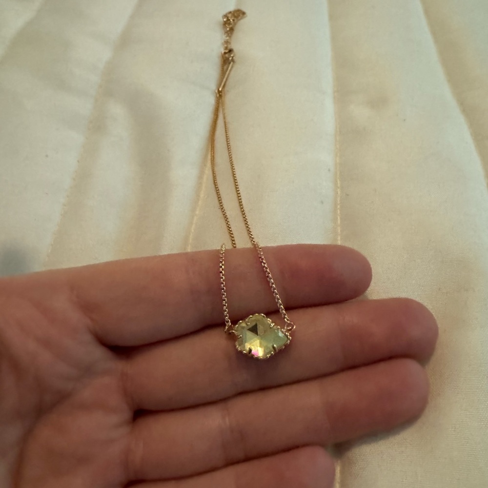 Kendra Scott necklace
